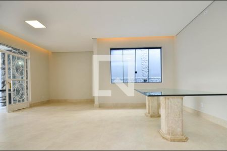 Sala de casa à venda com 3 quartos, 282m² em São Lucas, Belo Horizonte