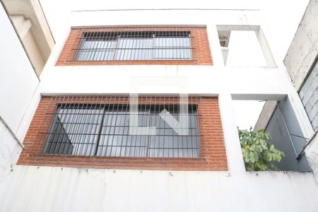 Fachada de casa à venda com 3 quartos, 405m² em Vila Ipojuca, São Paulo