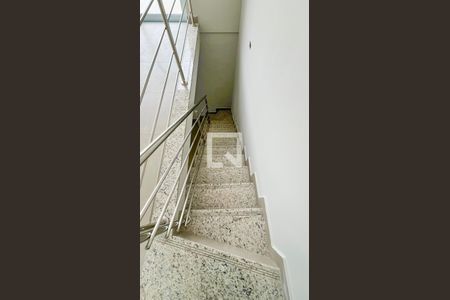 Escada de apartamento para alugar com 3 quartos, 126m² em Ipiranga, Belo Horizonte