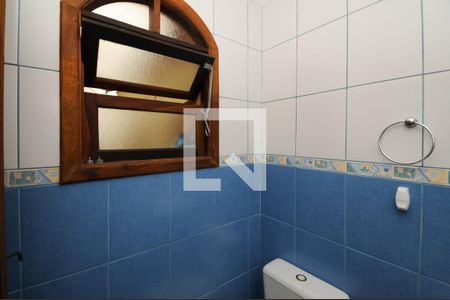 Casa à venda com 191m², 4 quartos e 3 vagas Casa à venda com 191m², 4 quartos e 3 vagasEdicula - Banheiro