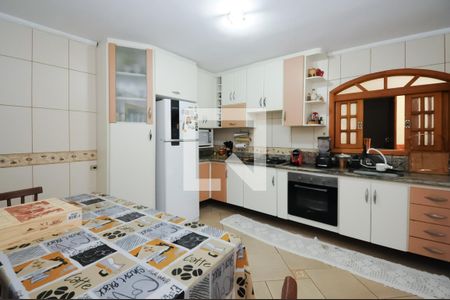 Casa à venda com 191m², 4 quartos e 3 vagas Casa à venda com 191m², 4 quartos e 3 vagasCozinha - Armários