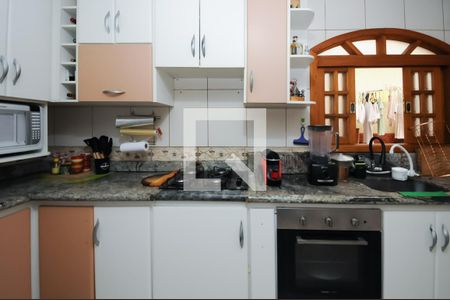 Casa à venda com 191m², 4 quartos e 3 vagas Casa à venda com 191m², 4 quartos e 3 vagasCozinha - Armários