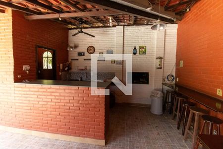 Casa à venda com 300m², 7 quartos e 2 vagas Casa à venda com 300m², 7 quartos e 2 vagasÁrea externa