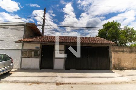 Casa à venda com 300m², 7 quartos e 2 vagas Casa à venda com 300m², 7 quartos e 2 vagasFachada