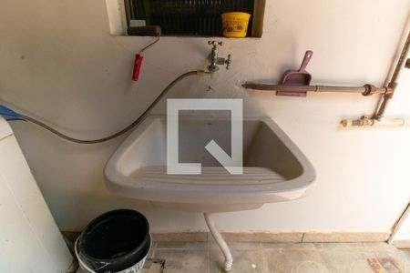 Casa à venda com 300m², 7 quartos e 2 vagas Casa à venda com 300m², 7 quartos e 2 vagasÁrea de Serviço