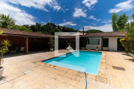 Casa à venda com 300m², 7 quartos e 2 vagas Casa à venda com 300m², 7 quartos e 2 vagasÁrea externa