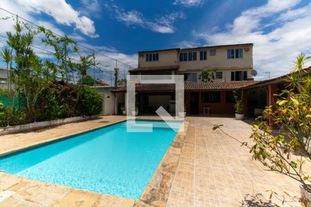 Casa à venda com 300m², 7 quartos e 2 vagas Casa à venda com 300m², 7 quartos e 2 vagasÁrea externa