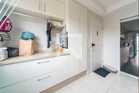 Apartamento à venda com 180m², 3 quartos e 3 vagas Apartamento à venda com 180m², 3 quartos e 3 vagasÁrea de Serviço