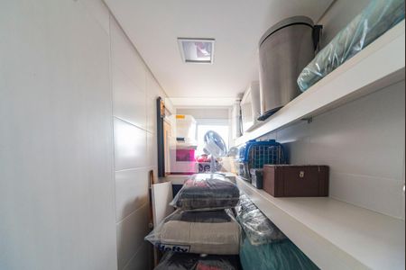 Apartamento à venda com 180m², 3 quartos e 3 vagas Apartamento à venda com 180m², 3 quartos e 3 vagasDespensa