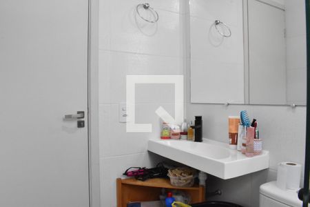 Banheiro de apartamento para alugar com 1 quarto, 23m² em Tingui, Curitiba