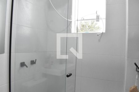 Banheiro de apartamento para alugar com 1 quarto, 23m² em Tingui, Curitiba