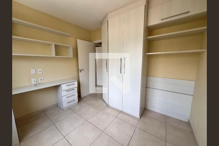 Quarto 01 de apartamento para alugar com 2 quartos, 55m² em Taquara, Rio de Janeiro