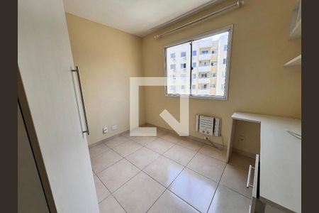 Quarto 01 de apartamento para alugar com 2 quartos, 55m² em Taquara, Rio de Janeiro