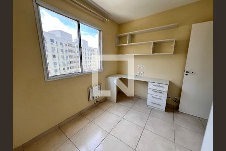 Quarto 01 de apartamento para alugar com 2 quartos, 55m² em Taquara, Rio de Janeiro