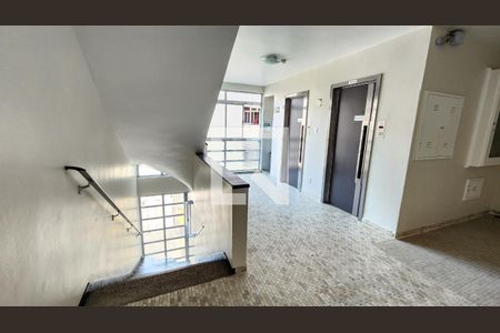 Studio para alugar com 23m², 1 quarto e sem vaga Studio para alugar com 23m², 1 quarto e sem vagaEscada