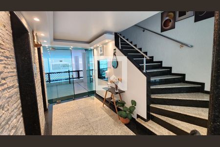 Studio para alugar com 23m², 1 quarto e sem vaga Studio para alugar com 23m², 1 quarto e sem vagaEscada