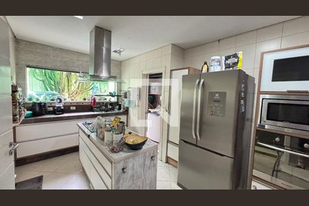 Casa à venda com 450m², 4 quartos e 3 vagas Casa à venda com 450m², 4 quartos e 3 vagasCozinha