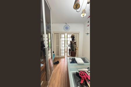 Casa à venda com 450m², 4 quartos e 3 vagas Casa à venda com 450m², 4 quartos e 3 vagasSuite 1 Closet