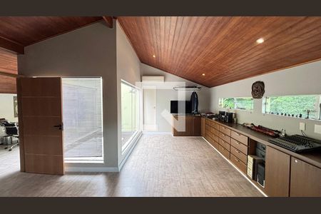 Casa à venda com 450m², 4 quartos e 3 vagas Casa à venda com 450m², 4 quartos e 3 vagasSótão - Estudio