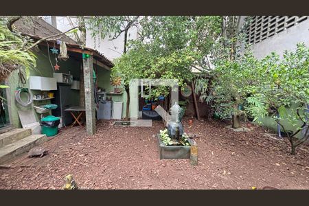 Casa à venda com 450m², 4 quartos e 3 vagas Casa à venda com 450m², 4 quartos e 3 vagasJardim