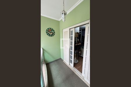 Casa à venda com 450m², 4 quartos e 3 vagas Casa à venda com 450m², 4 quartos e 3 vagasVaranda da Suíte 1