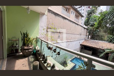 Casa à venda com 450m², 4 quartos e 3 vagas Casa à venda com 450m², 4 quartos e 3 vagasVaranda Sala - Sala de Jantar