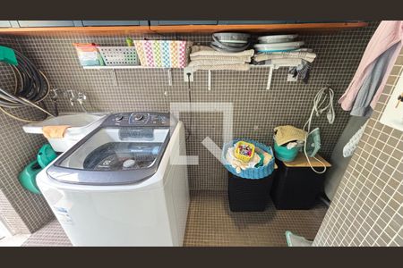 Casa à venda com 450m², 4 quartos e 3 vagas Casa à venda com 450m², 4 quartos e 3 vagasÁrea de Serviço