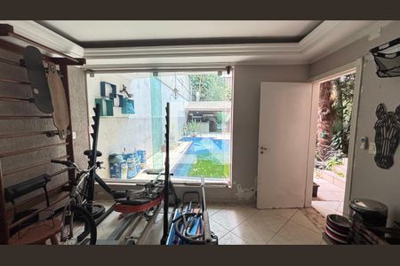 Casa à venda com 450m², 4 quartos e 3 vagas Casa à venda com 450m², 4 quartos e 3 vagasQuarto da Piscina