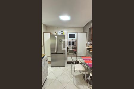 Casa à venda com 450m², 4 quartos e 3 vagas Casa à venda com 450m², 4 quartos e 3 vagasCozinha