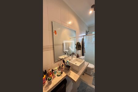 Casa à venda com 450m², 4 quartos e 3 vagas Casa à venda com 450m², 4 quartos e 3 vagasBanheiro da Suíte 2