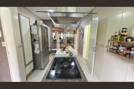 Casa à venda com 450m², 4 quartos e 3 vagas Casa à venda com 450m², 4 quartos e 3 vagasCozinha