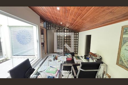 Casa à venda com 450m², 4 quartos e 3 vagas Casa à venda com 450m², 4 quartos e 3 vagasSótão - Escritorio