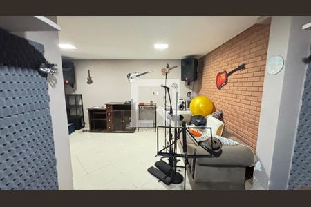 Casa à venda com 450m², 4 quartos e 3 vagas Casa à venda com 450m², 4 quartos e 3 vagasPorão - Estudio