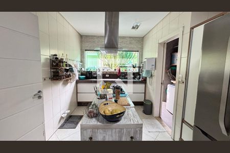 Casa à venda com 450m², 4 quartos e 3 vagas Casa à venda com 450m², 4 quartos e 3 vagasCozinha