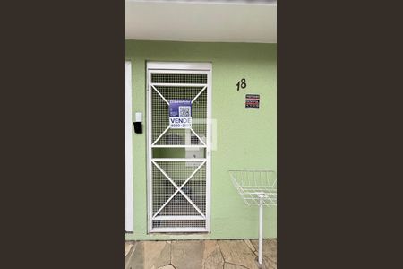 Casa à venda com 450m², 4 quartos e 3 vagas Casa à venda com 450m², 4 quartos e 3 vagasFachada