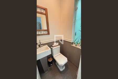 Casa à venda com 450m², 4 quartos e 3 vagas Casa à venda com 450m², 4 quartos e 3 vagasLavabo