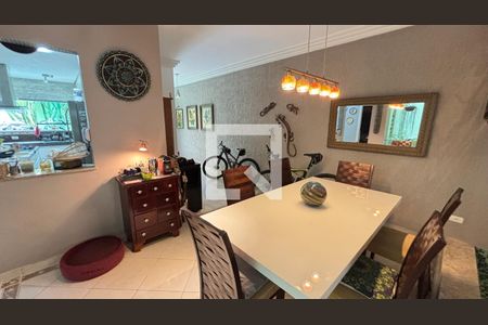 Casa à venda com 450m², 4 quartos e 3 vagas Casa à venda com 450m², 4 quartos e 3 vagasSala de Jantar