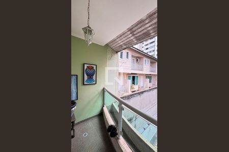 Casa à venda com 450m², 4 quartos e 3 vagas Casa à venda com 450m², 4 quartos e 3 vagasVaranda da Suíte 1