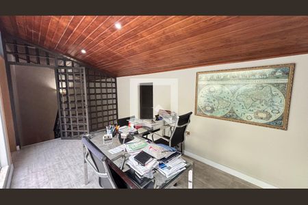 Casa à venda com 450m², 4 quartos e 3 vagas Casa à venda com 450m², 4 quartos e 3 vagasSótão - Escritorio