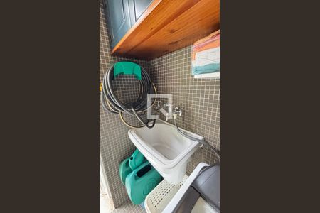 Casa à venda com 450m², 4 quartos e 3 vagas Casa à venda com 450m², 4 quartos e 3 vagasÁrea de Serviço