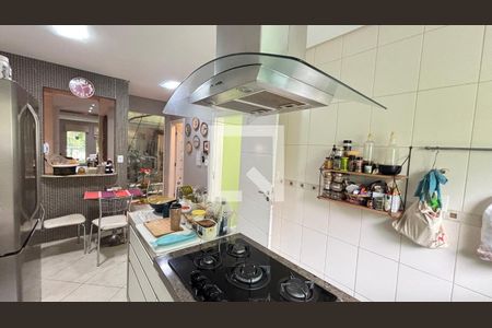 Casa à venda com 450m², 4 quartos e 3 vagas Casa à venda com 450m², 4 quartos e 3 vagasCozinha