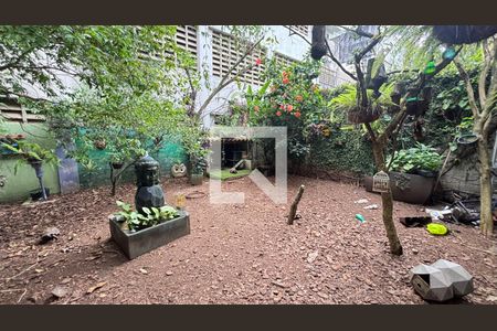 Casa à venda com 450m², 4 quartos e 3 vagas Casa à venda com 450m², 4 quartos e 3 vagasJardim