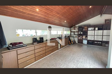 Casa à venda com 450m², 4 quartos e 3 vagas Casa à venda com 450m², 4 quartos e 3 vagasSótão - Estudio