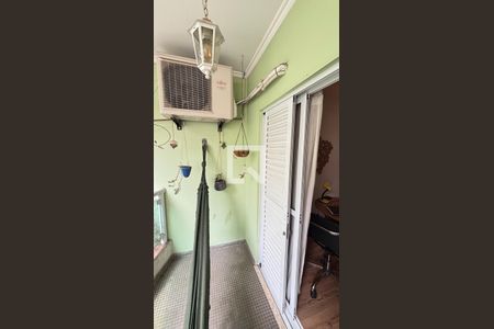 Casa à venda com 450m², 4 quartos e 3 vagas Casa à venda com 450m², 4 quartos e 3 vagasVaranda da Suíte 1