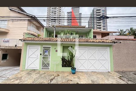 Casa à venda com 450m², 4 quartos e 3 vagas Casa à venda com 450m², 4 quartos e 3 vagasFachada