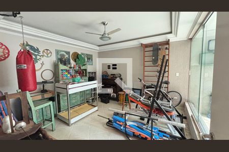 Casa à venda com 450m², 4 quartos e 3 vagas Casa à venda com 450m², 4 quartos e 3 vagasQuarto da Piscina