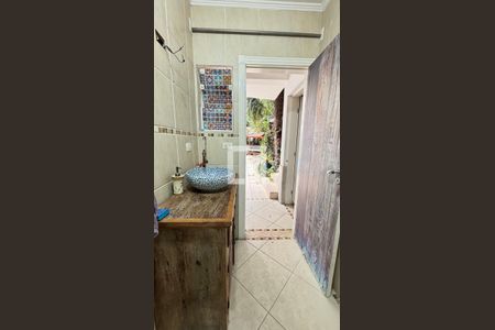 Casa à venda com 450m², 4 quartos e 3 vagas Casa à venda com 450m², 4 quartos e 3 vagasBanheiro da Piscina