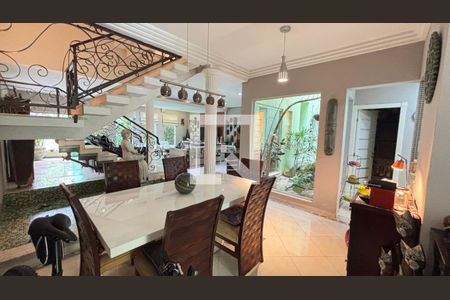 Casa à venda com 450m², 4 quartos e 3 vagas Casa à venda com 450m², 4 quartos e 3 vagasSala - Sala de Jantar