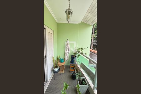 Casa à venda com 450m², 4 quartos e 3 vagas Casa à venda com 450m², 4 quartos e 3 vagasSuite 2 Varanda