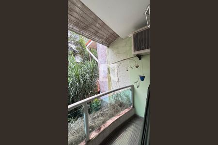 Casa à venda com 450m², 4 quartos e 3 vagas Casa à venda com 450m², 4 quartos e 3 vagasVaranda da Suíte 1